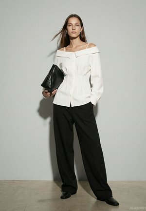 HYPEDROP, HEMD HDESTELLE OFF-SHOULDER - Hemdbluse - cloud dancer
