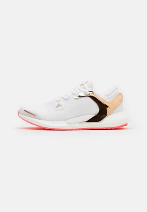 ALPHATORSION BOOST - Obuwie do biegania treningowe - footwear white/copper metallic/signal pink