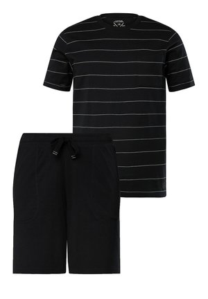 Schwarzes T-Shirt mit weißen horizontalen Streifen, rundem Ausschnitt und einer Tasche. Passende schwarze Shorts mit elastischem Bund und zwei Seiten Taschen.