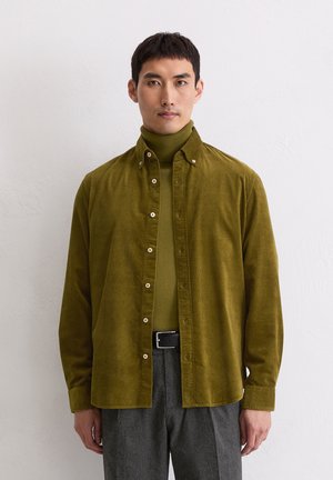 REGULAR MIT BUTTON-DOWN-KRAGEN - Camicia - green mustard