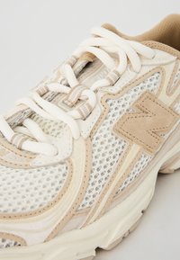 New Balance Baskets basses - taupe