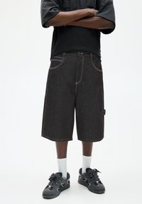PULL&BEAR - SUPER BAGGY - Kratke hlače od trapera - black Minijatura 1