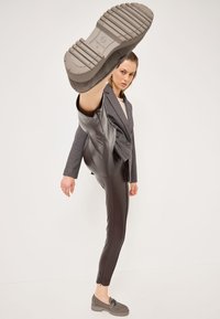 Tamaris Instappers - taupe