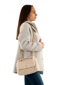 Vanessa Wu Schoudertas - blanc