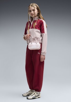 Puma, RELAXED WOVEN TRACKSUIT G SET - Tracksuit - garnet glow