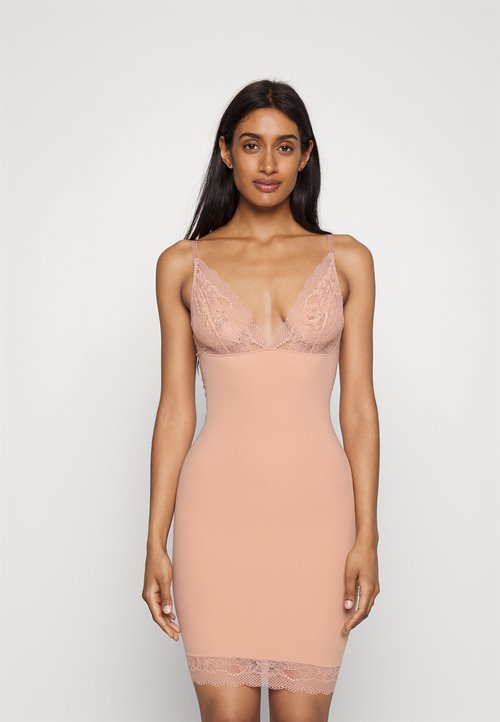 Next FIRM CONTROL CUPPED LACE SLIP Stahovací prádlo tan brown