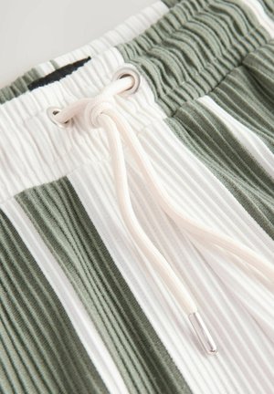 Next Shorts - green white