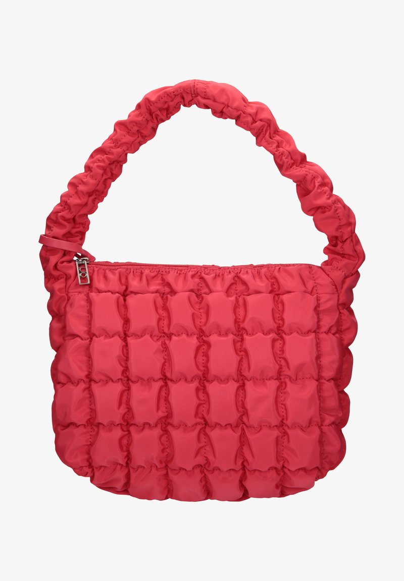 Borsa a spalla rossa e morbida con una maniglia arricciata e una texture trapuntata. Presenta una parte superiore con zip e un tessuto morbido e liscio.