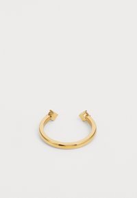 Goldfarbener Metallarmreif mit einer glatten, polierten Oberfläche. Verfügt über quadratische Akzente an den Enden, die ein modernes, minimalistisches Design schaffen.