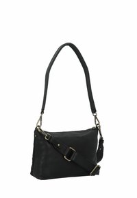 Borsa a tracolla nera in pelle con finitura testurizzata, tracolla regolabile e dettagli in ottone. Forma rettangolare con chiusura a zip.