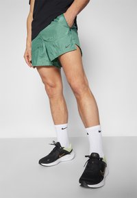 Nike Performance RUN STRIDE - Sportske kratke hlače - bicoastal/black