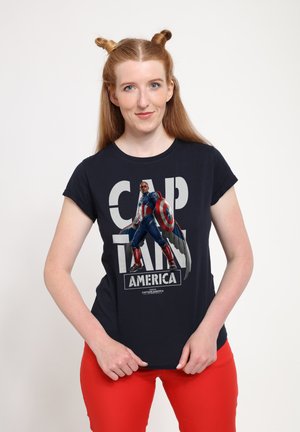 CAPTAIN AMERICA BRAVE NEW WORLD CAP IN NAME - Print T-shirt - navy blue