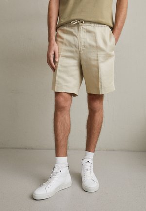 J.LINDEBERG BARON - Lühikesed püksid - safari beige