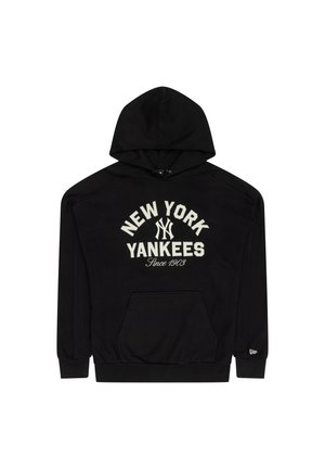 Črna kapuca s kenguruvim žepom, ki ima v belem tisku napis "NEW YORK YANKEES" in "Since 1903". Mehka tkanina, standardna prileganje.