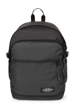 Schwarzer Eastpak-Rucksack mit Frontreißverschlusstasche, strukturiertem Stoff, doppeltem Reißverschluss mit schwarz-weißen Schnüren und Tragegriff oben.
