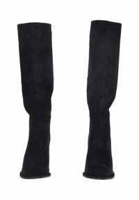 Stivali alti in suede nero con una texture liscia, forma aderente e un tacco leggermente svasato. Nessuna ferramenta visibile o motivi.
