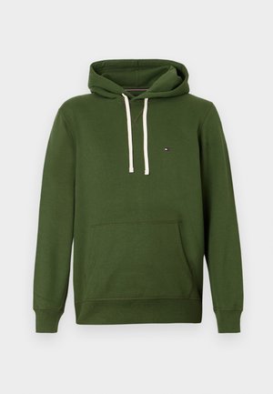 Grønn bomullshoodie med snorhette, frontlomme og ribbestrikkede mansjetter. Har en liten logo på brystet og en glatt tekstur.