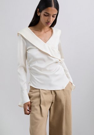Blusa - ecru