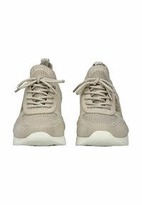 Scarpe sportive beige con una combinazione di rete testurizzata e suede liscio. Design con lacci, punta arrotondata e suola in gomma bianca.