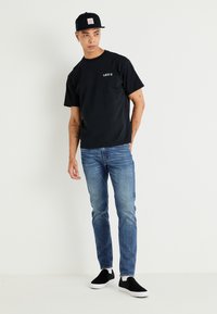 Levi's® VINTAGE FIT GRAPHIC - Nyomott mintás póló - black