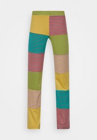 Leggings avec un design en patchwork comprenant des rayures horizontales vertes, jaunes, teal et roses. Fabriqués en tissu doux et extensible.