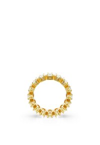 Anello d'oro con una fascia continua di gemme a taglio rettangolare e rotondo, che mette in mostra faccette alternate e una finitura liscia e lucida.