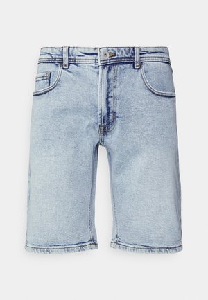 Hellblaue Denim-Shorts im klassischen Schnitt, mit fünf Taschen und ausgefransten Saumkanten. Mit Gürtelschlaufen und einem vorderen Knopfverschluss.