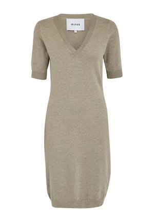 Minus MIMILLA V-NECK KNIT DRESS 2 - Pouzdrové šaty - wood smoke melange