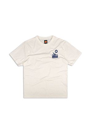 Cremfarbene Baumwoll-T-Shirt mit kurzen Ärmeln, ausgestattet mit einem blauen Grafiklogo im Bereich der linken Brusttasche und einem runden Halsausschnitt.