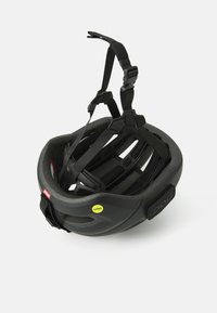 Casque de vélo noir avec un design ouvert, des sangles réglables et un rembourrage en mousse. Présente un accent jaune et des fentes de ventilation.