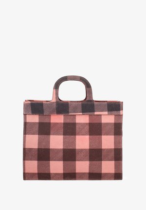 Sac fourre-tout à carreaux marron et rose en tissu, doté de deux poignées courtes et d'une forme structurée, avec des détails de couture visibles.