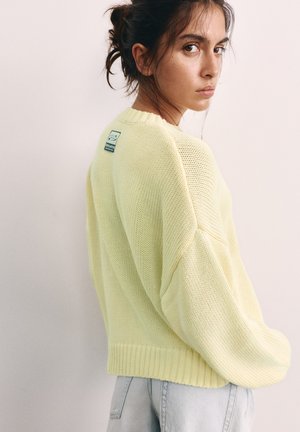 PULL&BEAR, HEART GRAPHIC OVERSIZE - JUMPER - Striktrøje - yellow