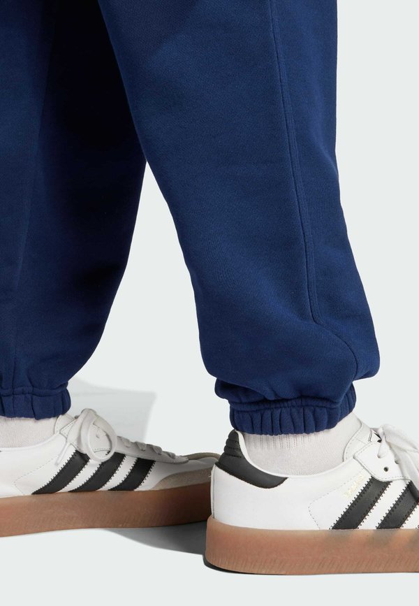 ESSENTIALS LOOSE - Tracksuit bottoms - night indigo4