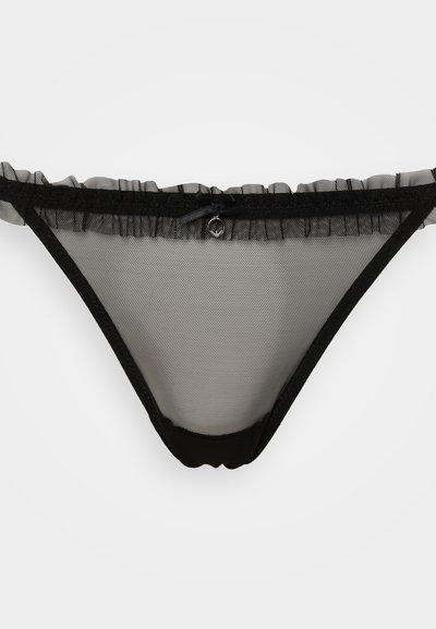 Svart mesh-thong med volang-lace kant og en liten dekorativ detalj på midten bak. Har en jevn tekstur og minimal dekning.