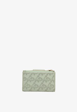 Portefeuille vert clair avec motif géométrique perforé et fermeture éclair sur le dessus, présenté sur fond blanc.