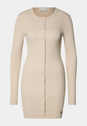 Šviesiai rudas raštuotas megztinis su ilgomis rankovėmis, apvaliu iškirpimu ir priekyje užsegamu užtrauktuku. Savybė - mažas logotipo akcentas apačioje.