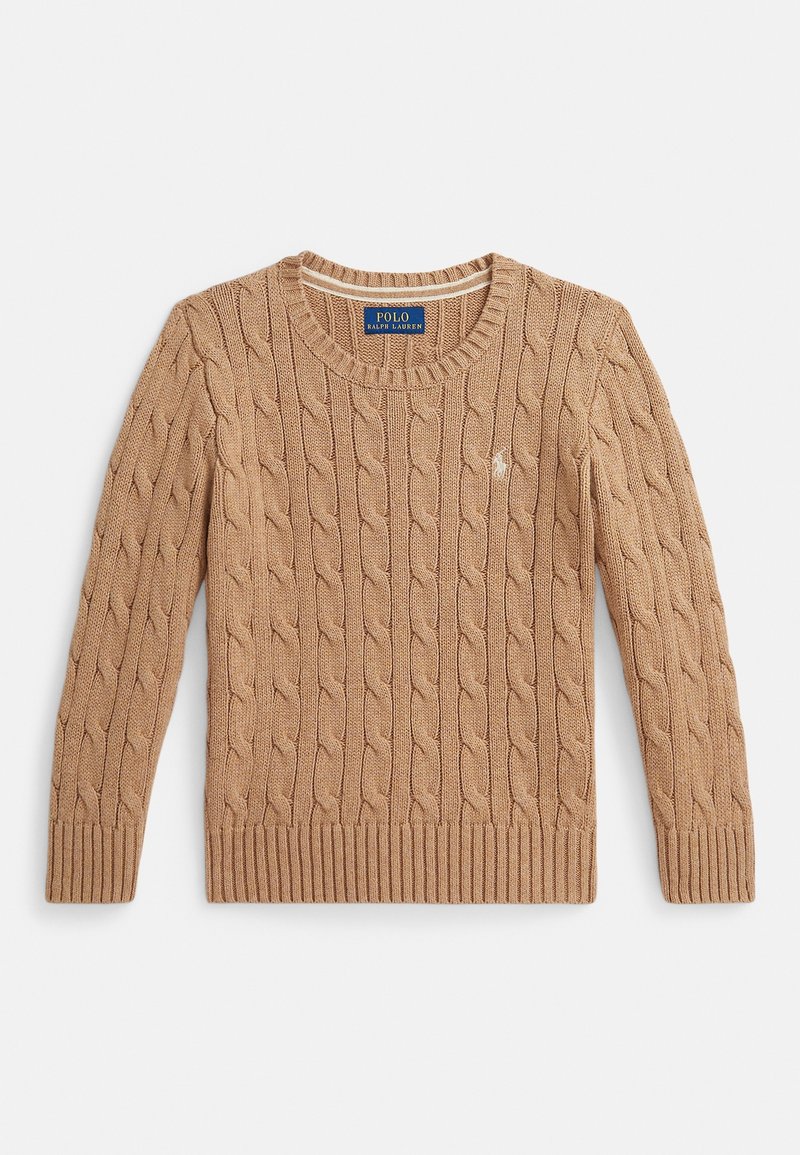 Pull à manches longues en maille torsadée couleur beige, col rond et petit logo brodé sur la poitrine par Polo Ralph Lauren.