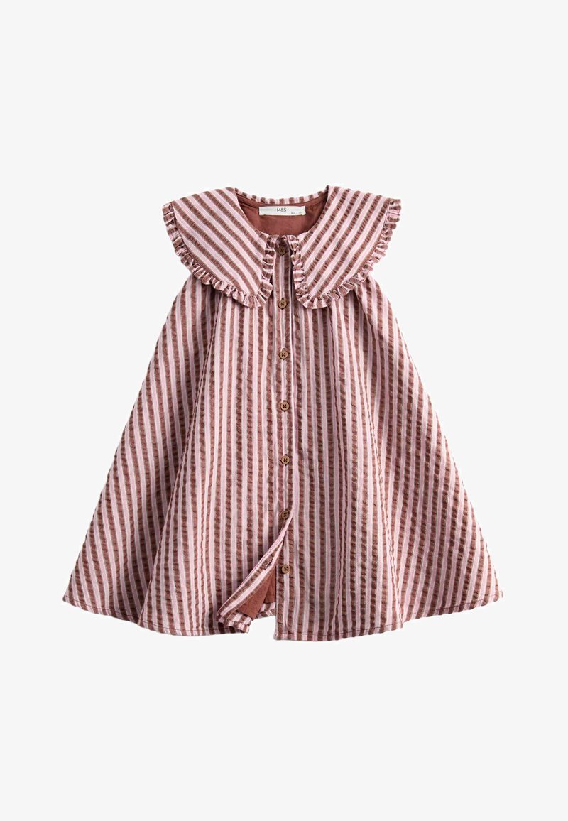 Vestido sin mangas a rayas rosas y marrones con gran cuello fruncido y botones delanteros, diseñado para un niño pequeño.