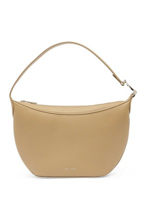 Borsa a mezzaluna beige in pelle con tracolla singola, chiusura superiore con cerniera e logo discreto del marchio sul fronte.