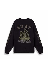 Zwarte longsleeve met gele geborduurde graphics van een zeilschip en "GRMY"-tekst op de achterkant en mouwen.