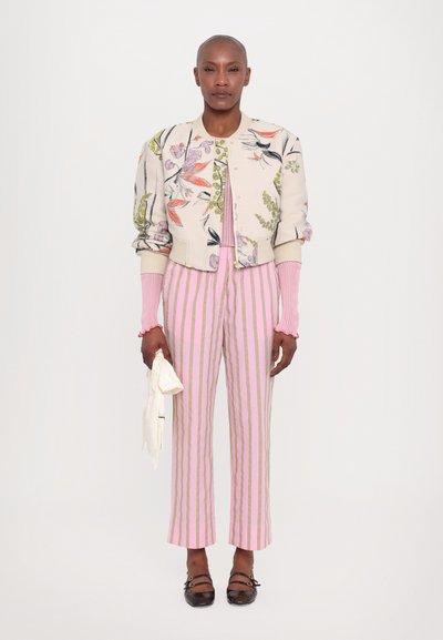 Stine Goya DROPPED SHOULDER - Bomber stiliaus striukė - spring mimosa