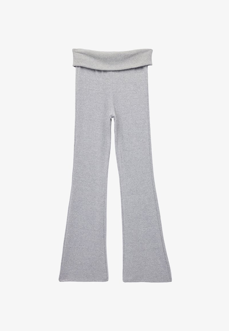 Grå, klokkeformede leggings lavet af blødt stof. Har en bred, ribbet talje og en glat tekstur uden synlige mønstre eller detaljer.