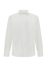 Bílá košile s dlouhým rukávem vyrobená z lehkého bavlněného materiálu, s knoflíkovou légou, klasickým límcem a rovně střiženými rukávy.