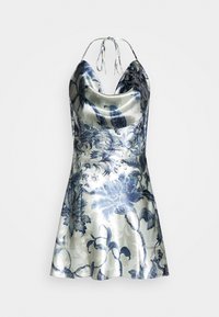 Robe halter en satin avec un décolleté drapé, un motif floral bleu et blanc, et une jupe évasée. Se noue au cou pour un ajustement personnalisable.