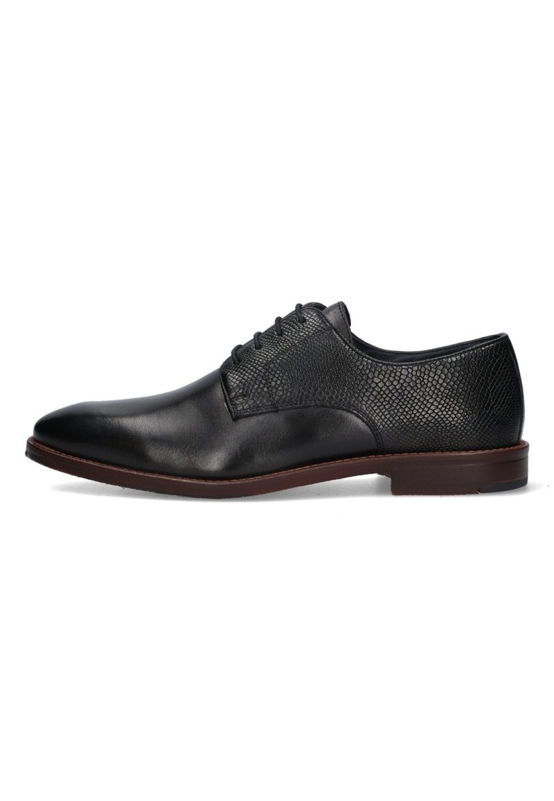 Chaussures de ville en cuir noir avec un bout lisse et un panneau latéral texturé. Présentent des lacets fins et une semelle marron. Design classique et élégant.