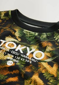 Unausgewählt, camo tokyo