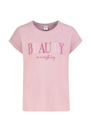 Hellrosa T-Shirt mit kurzen Ärmeln und aufgerollten Bündchen, bestickter Schriftzug „In allem steckt Schönheit“ in verschiedenen Rosatönen.