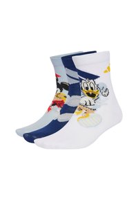 Tres pares de calcetines de algodón: uno celeste con un personaje, uno marino con un diseño y uno blanco con un estampado distintivo.