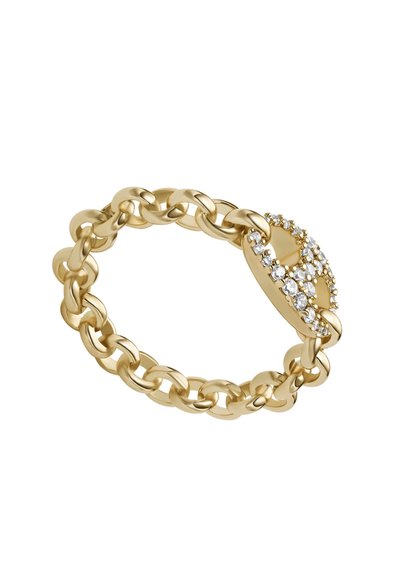 Zlat prstan vzorjene verige, poudarjen z izrazitim vrhom v obliki srca, okrašenim z več brezbarvnimi kristali.