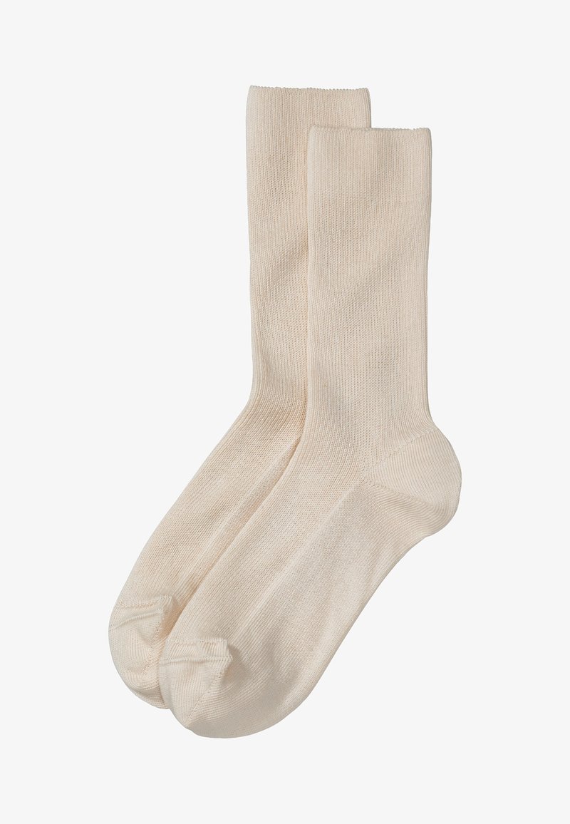 Beige Baumwoll-Socken in Crew-Länge mit glatter Textur, schlichtem Design, standardmäßigen gerippten Bündchen und verstärktem Zehenbereich für Langlebigkeit.